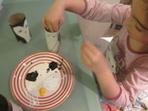 Arty Crafty Kids - Paper Roll Penguin