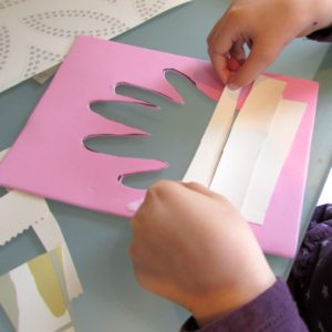 Arty Crafty Kids - Wallpaper Handprint