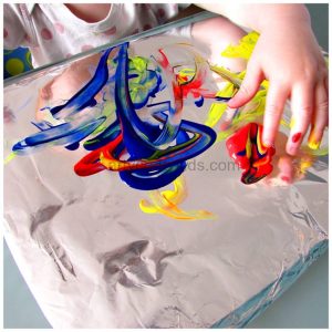 Arty Crafty Kids - Art - Toddler fingerpainting on tinfoil