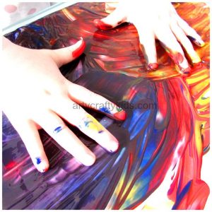 Arty Crafty Kids - Art - Toddler fingerpainting on tinfoil