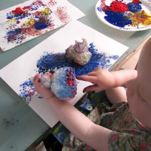 Arty Crafty Kids - Art - Bubble Wrap Stamps