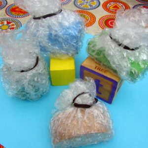 Arty Crafty Kids - Art - Bubble Wrap Stamps