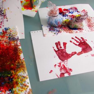 Arty Crafty Kids - Art - Bubble Wrap Stamps