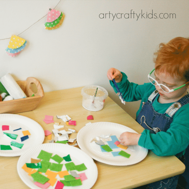 Arty Crafty Kids - Craft - Christmas Craft Ideas for Kids - Paper Plate Bauble