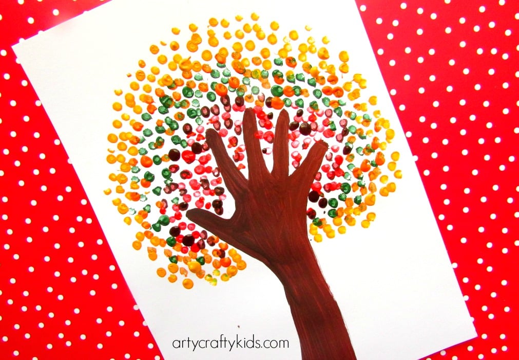 Arty Crafty Kids - Art - Idées d'art pour les enfants - Arbre aux empreintes d'automne