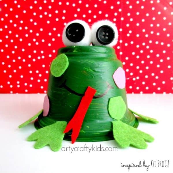 Arty Crafty Kids - Book-Club - Recycled Frog Craft for Kids