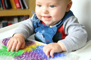 Arty Crafty Kids - Art - Baby Sensory - Art projects for Kids - Baby Bubble Wrap Art