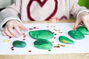 Arty Crafty Kids | Play | Fine Motor Pebble Stacking Christmas Tree | This pebble stacking fine motor Chrismas Tree activity is an awesome challenging game that encourages problem solving, hand eye-cordinaton and fine motor skills!