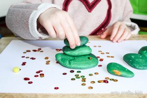 Arty Crafty Kids | Play | Fine Motor Pebble Stacking Christmas Tree | This pebble stacking fine motor Chrismas Tree activity is an awesome challenging game that encourages problem solving, hand eye-cordinaton and fine motor skills!