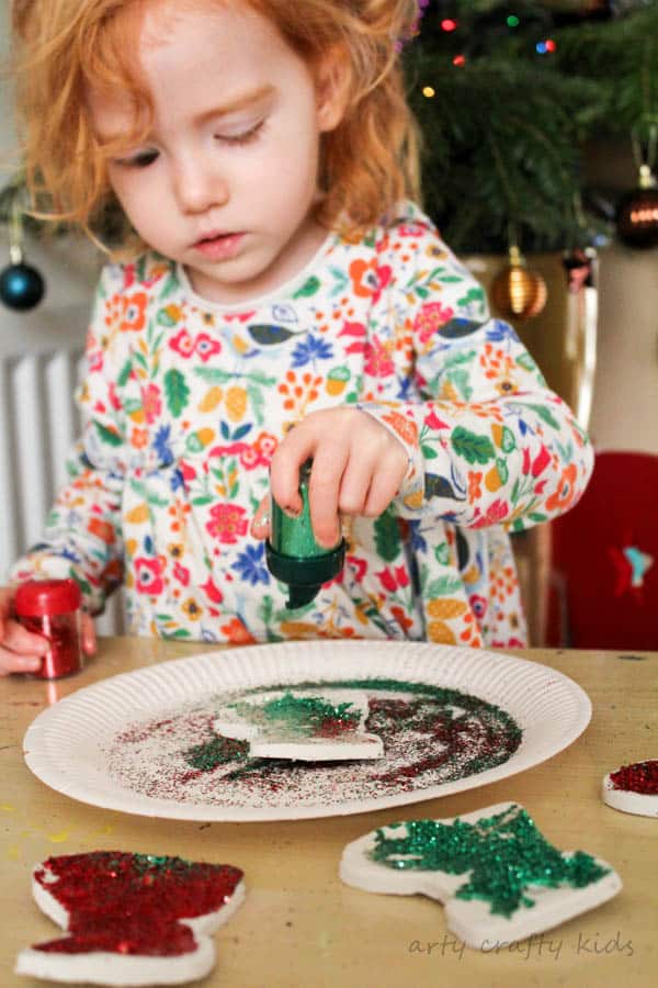 Arty Crafty Kids - Christmas - Glittery Clay Christmas Ornaments - These sweet Glittery Clay Christmas Ornaments is an easy Christmas Craft for kids to make and are perfect for adding a little sparkle to the Christmas Tree.