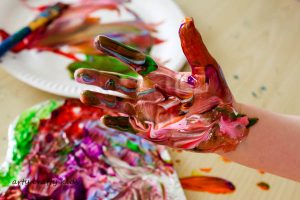 Arty Crafty Kids | Art | Messy Heart Painting | An amazing hands-on sensory art session for kids to explore texture and colour mixing. Super fun and easy art ideafor kids, with a set-up tine of less than 5 minutes!