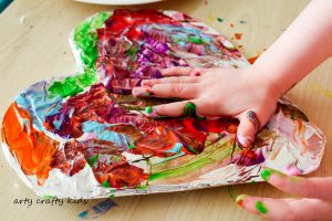Arty Crafty Kids | Art | Messy Heart Painting | An amazing hands-on sensory art session for kids to explore texture and colour mixing. Super fun and easy art ideafor kids, with a set-up tine of less than 5 minutes!