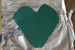 Arty Crafty Kids | Art | Messy Heart Painting | An amazing hands-on sensory art session for kids to explore texture and colour mixing. Super fun and easy art ideafor kids, with a set-up tine of less than 5 minutes!