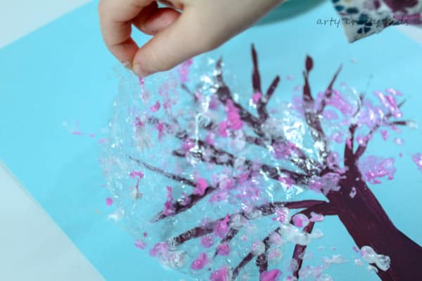 Arty Crafty Kids | Art | Spring Crafts for Kids | Bubble Wrap Spring Blossom Tree