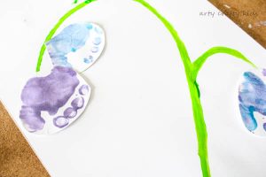 Arty Crafty Kids | Art | Bluebell Footprint Art | A cute Spring craft for kids, using little tooties and feet to make a gorgeous bluebell!