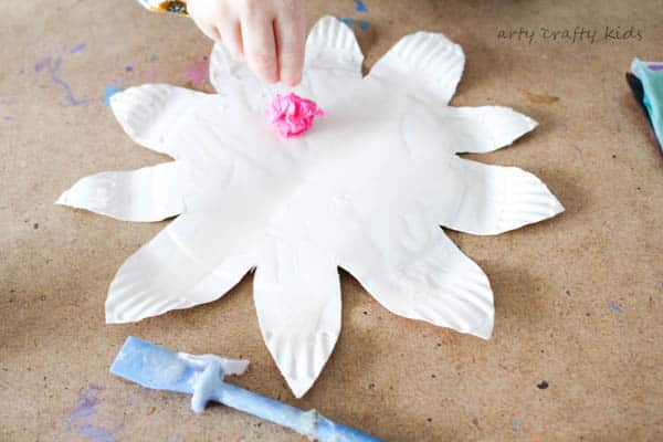 Arty Crafty Kids | Craft | Colourful Spring Paper Plate Flower Craft