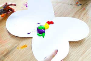 Arty Crafty Kids | Art | Easy Butterfly Kids Art