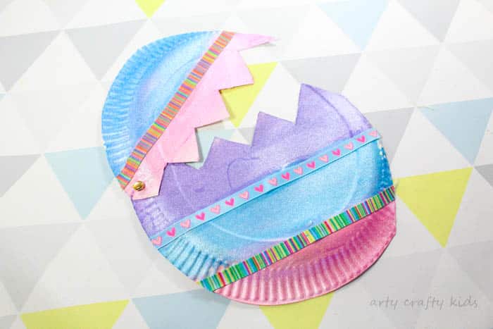 Arty Crafty Kids | Craft | Easter | Paper Plate Easter Egg Chick Surprise