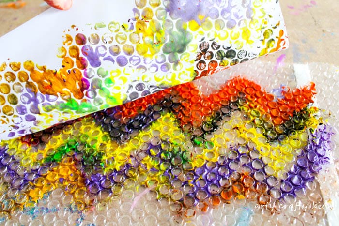 Arty Crafty Kids | Art | Bubble Wrap Printing