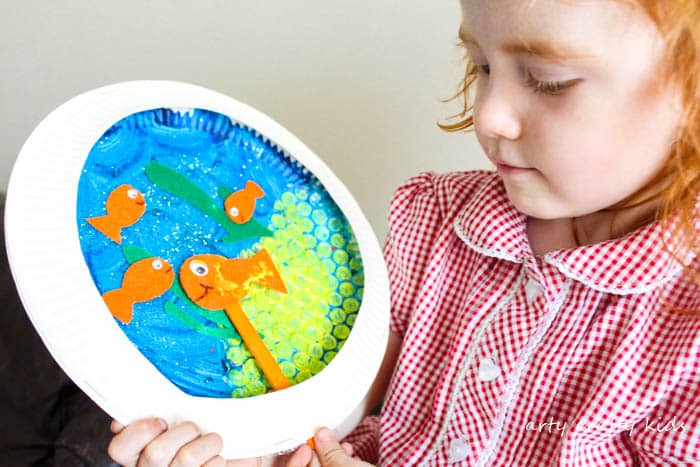 Arty Crafty Kids | Craft | Paper Plate Goldfish Bowl Craft | A fun and interactive goldfish bowl craft idea for kids.