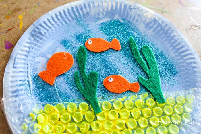 Arty Crafty Kids | Craft | Paper Plate Goldfish Bowl Craft | A fun and interactive goldfish bowl craft idea for kids.