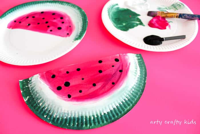 Arty Crafty Kids | Book Club | Summer Crafts for Kids | Paper Plate Watermelon Book Bag