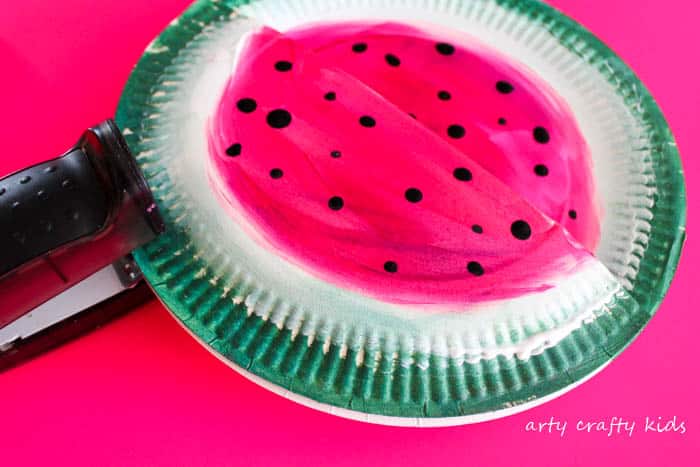 Arty Crafty Kids | Book Club | Summer Crafts for Kids | Paper Plate Watermelon Book Bag