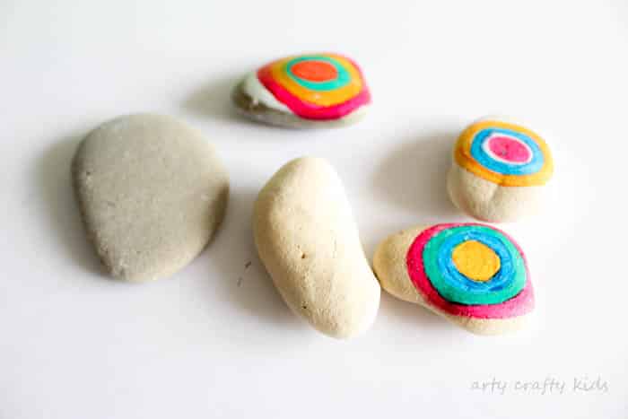 Arty Crafty Kids | Art | Kandinsky Inspired Rock Art | A fun interpretation of Kandinsky's famous conecentric circles. A great way for kids to learn about famous artists and create their own colourful nature art with rocks.