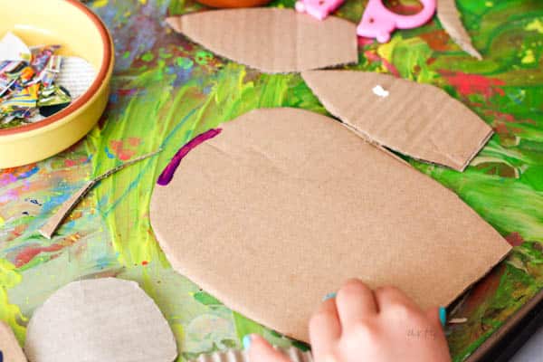 Arty Crafty Kids | Craft | Recycled Cardboard Owl Craft for Kids | A fun way to resuse cardboard and maagzines to create playful owls. A perfect kids craft for Autumn #kidscraft #easycraftsforkids #Preschoolcrafts