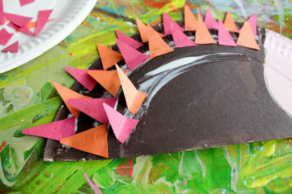 Arty Crafty Kids | Craft | Paper Plate Hedgehog Craft | Super cute Hedgehog craft for kids. Perfect for Autumn crafting and woodland animal topic at preschool. #animalcraft #kidscraft