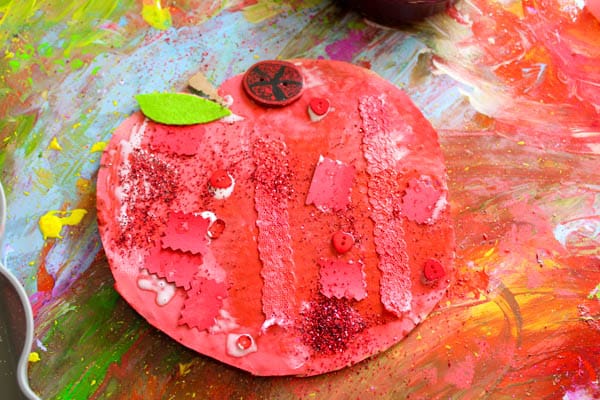 Arty Crafty Kids | Craft Ideas for Kids | Autumn Crafts | Easy Apple Collage Craft | A fun back to school and Autumn Apple Craft for Kids, using loose parts within the theme of 'Red' to create an apple.