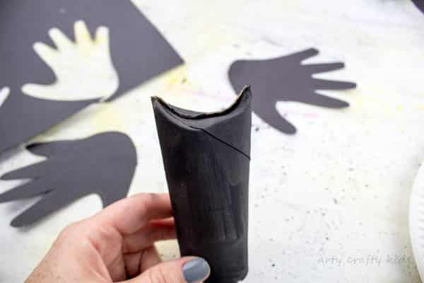 Arty Crafty Kids | Halloween | Easy Halloween Kids Crafts | Paper Tube Handprint Bat - A fun and easy Halloween Handprint crafts for preschoolers!