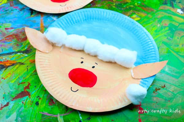 Arty Crafty Kids | Christmas Craft | Paper Plate Christmas Elf Craft | Super cute and easy paper plate Elf Craft for kids! #christmas #christmascraft #kidschristmascraft