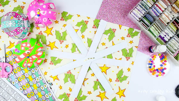 Arty Crafty Kids | Christmas Craft for Kids | Colour and Create Christmas Paper Baubles #christmasornament #christmascraft #christmasbauble #papercraft