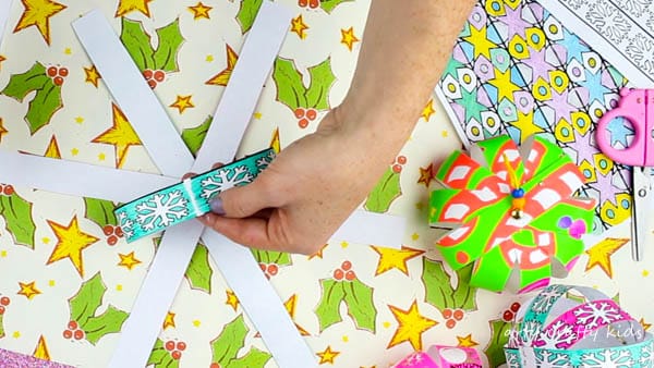 Arty Crafty Kids | Christmas Craft for Kids | Colour and Create Christmas Paper Baubles #christmasornament #christmascraft #christmasbauble #papercraft