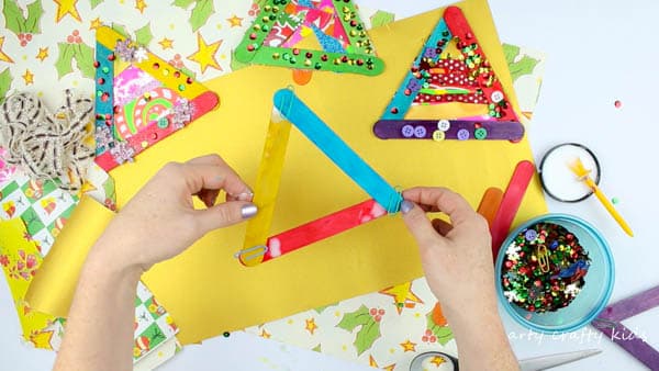 Arty Crafty Kids | Christmas Crafts for Kids | Popsicle Stick Christmas Tree Craft #christmastreecraft #kidschristmascraft #christmascraftsforkids #kidscrafts