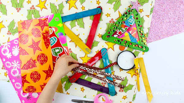 Arty Crafty Kids | Christmas Crafts for Kids | Popsicle Stick Christmas Tree Craft #christmastreecraft #kidschristmascraft #christmascraftsforkids #kidscrafts