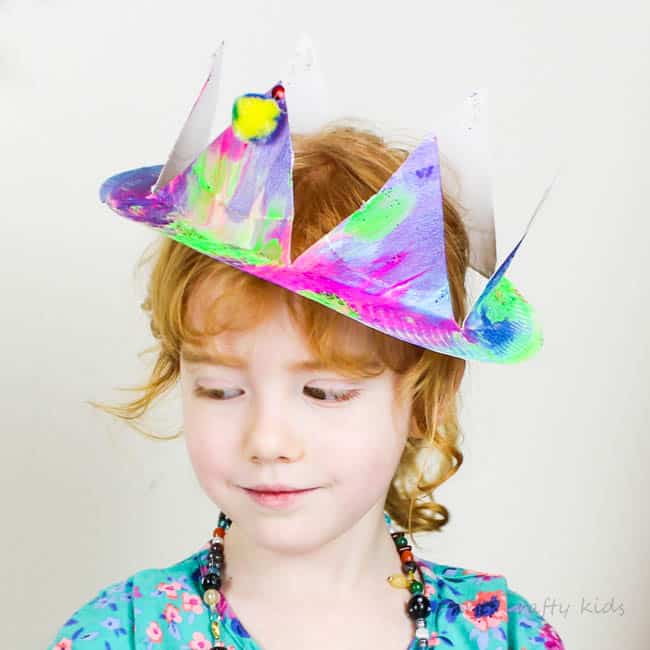 Arty Crafty Kids | Easy Paper Plate Party Hats | A fabulous Christmas or New Years Eve party Craft for kids using paper plates! Learn how to transform a paper plates into party hats using our two designs!