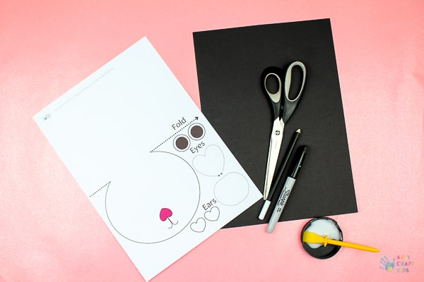 Arty Crafty Kids | Craft for Kids | Cute Printable Panda Card - an adorable printable card for kids to make. Perfect for Valentine's day, Mother's Day and special occassions #printable #mothersdaycard #valentinescard #papercraft #kidscraf