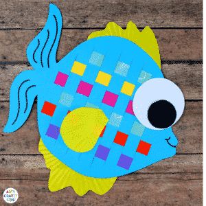 Arty Crafty Kids | Craft | Easy Woven Fish Craft | A fabulous fish craft, with a woven element that adds colour and is great for building fine motor skills. The perfect kids crafts for an Under the Sea unit! #underthesea #easycrafts #kidscrafts #fishcrafts