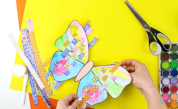 Arty Crafty Kids | Craft | Woven Paper Butterfly Craft - A sweet and simple Spring & Summer craft for kids, that's great for kids working on their fine motor skills. It's also very pretty too! #butterflycraft #kidscrafts #craftsforkids #easykidscrafts #craftideasforkids #summercrafts #springcrafts #minibeasts