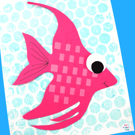 Arty Crafty Kids | Craft Ideas for Kids | Woven Angel Fish Craft for Kids - a simple craft for an under the sea theme , combining printing and weaving techniques to create a gorgeous Angel Fish #finemotorskills #finemotor #undertheseacraftsforkids #craftideasforkids #kidscraft