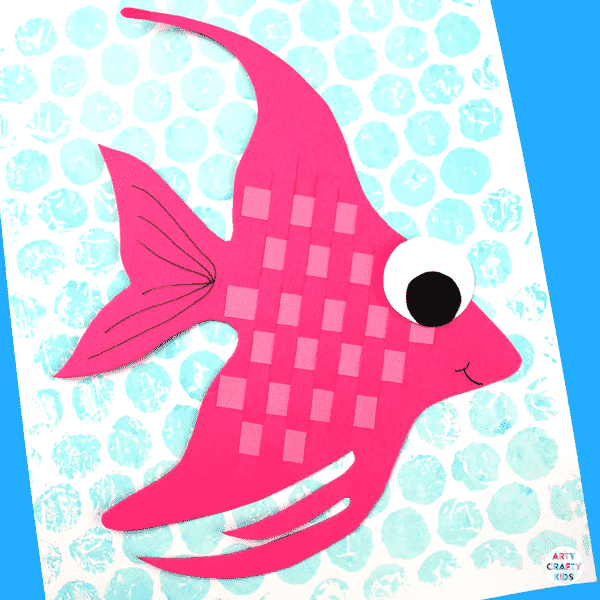 Arty Crafty Kids | Craft Ideas for Kids | Woven Angel Fish Craft for Kids - a simple craft for an under the sea theme , combining printing and weaving techniques to create a gorgeous Angel Fish #finemotorskills #finemotor #undertheseacraftsforkids #craftideasforkids #kidscraft
