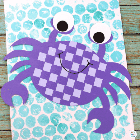 Arty Crafty Kids - Craft Ideas for Kids - Easy Woven Crab Craft for Kids - Super Cute crab weaving craft that kids will adore, while giving their hands a little fine motor work out during the creative process. Great a craft for an under the sea themed topic #kidscraft #undertheseacraft #craftsforkids #easykidscrafts