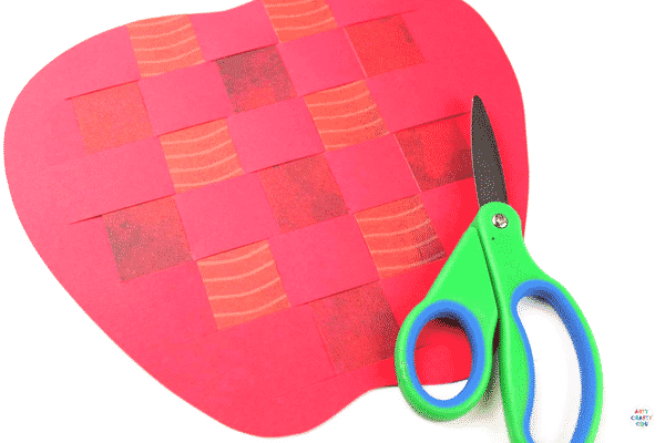 Arty Crafty Kids - Craft Ideas for Kids - Paper Apple Weaving Craft for Kids - A sweet Apple kids craft to kickstart the new school term and the beginning of Autumn. Great for developing fine motor skills and for little hands to learn basic weaving techniques #kidscraft #applecraft #craftsforkids #papercraft