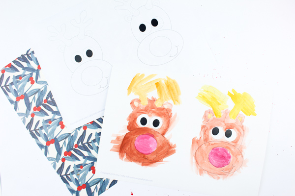 Arty Crafty Kids | Musical Rudolph Reindeer Puppets - Jingle all the way with these gorgeous Rudolph the Red Nosed Reindeer Puppets. A fun and interactive Christmas craft for kids!