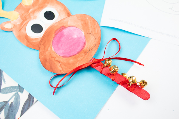 Arty Crafty Kids | Musical Rudolph Reindeer Puppets - Jingle all the way with these gorgeous Rudolph the Red Nosed Reindeer Puppets. A fun and interactive Christmas craft for kids!