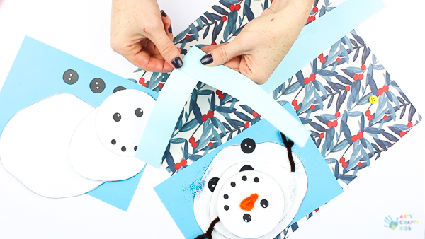 Arty Crafty Kids - Melting Snowman Paper Craft, with a handy printable template included. A fun and easy snowman craft that really melts! Make its head wobble and body shrink into the paper #kidscrafts #christmas #christmascrafts #winter #snowman