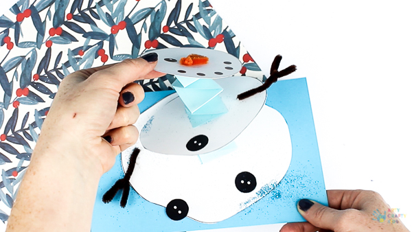 Arty Crafty Kids - Melting Snowman Paper Craft, with a handy printable template included. A fun and easy snowman craft that really melts! Make its head wobble and body shrink into the paper #kidscrafts #christmas #christmascrafts #winter #snowman