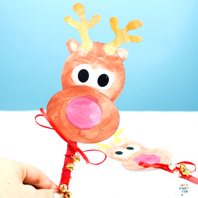 Arty Crafty Kids | Musical Rudolph Reindeer Puppets - Jingle all the way with these gorgeous Rudolph the Red Nosed Reindeer Puppets. A fun and interactive Christmas craft for kids!